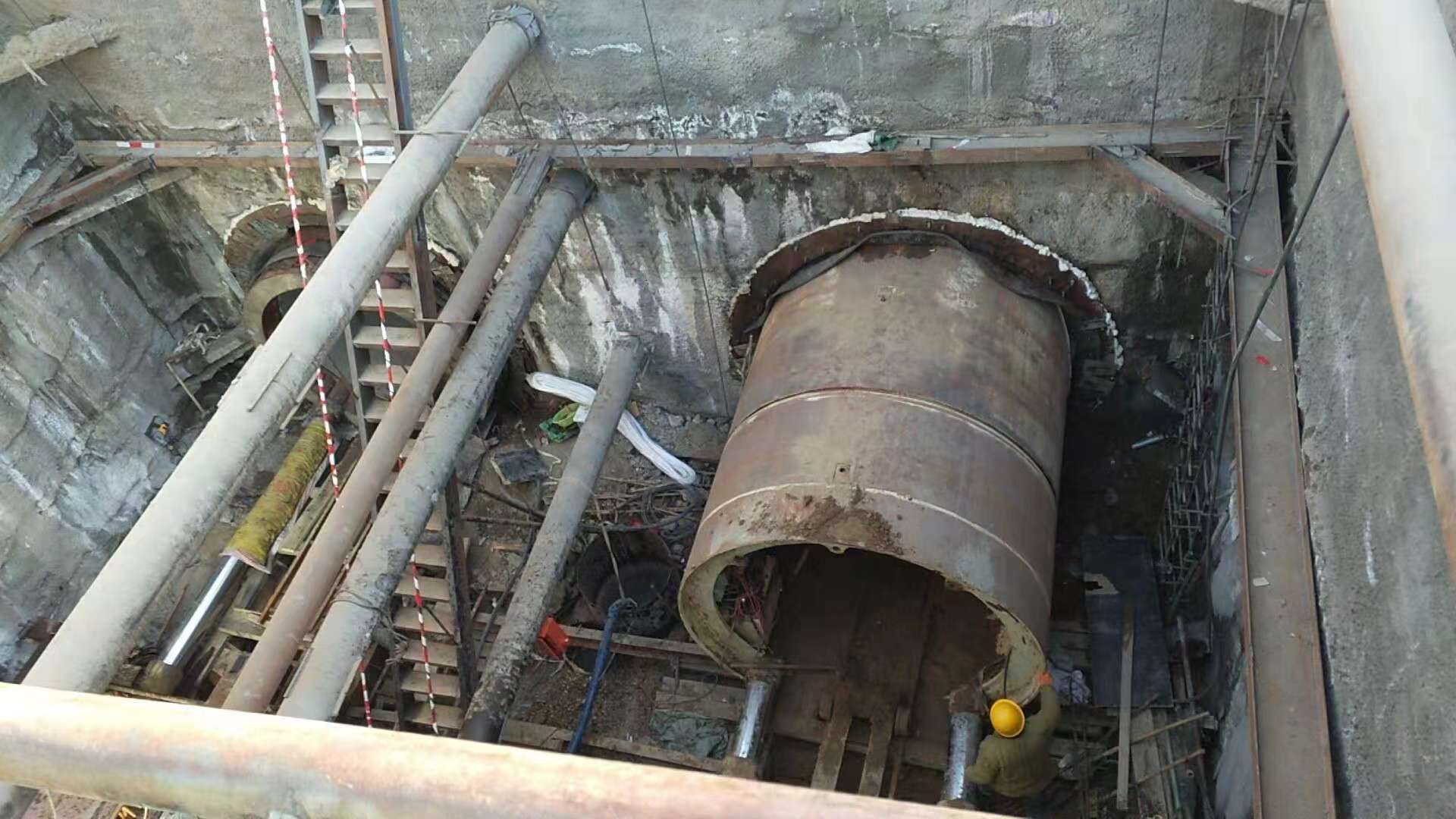 小長(zhǎng)輸項(xiàng)目施工.jpg 小長(zhǎng)輸項(xiàng)目施工.jpg