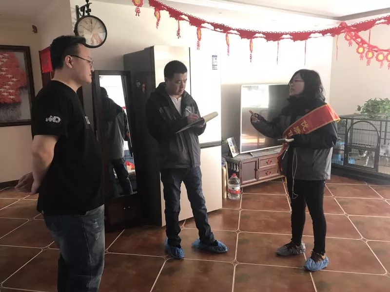 分公司深入小區(qū)開展“訪民問暖”活動(dòng).jpg 分公司深入小區(qū)開展“訪民問暖”活動(dòng).jpg